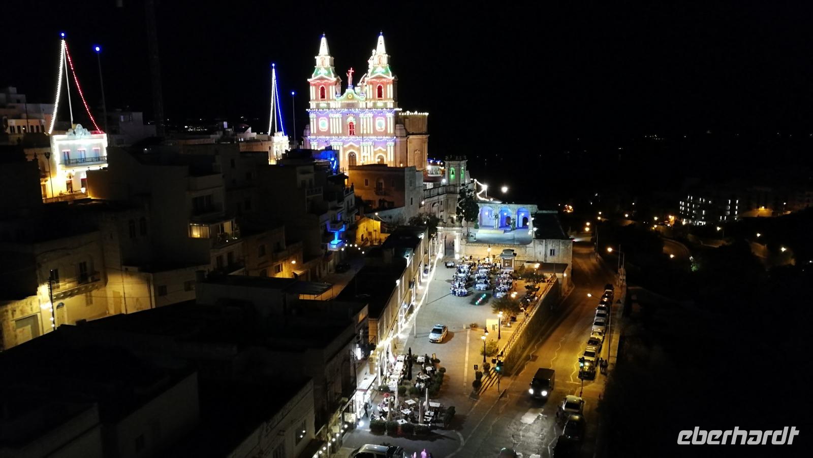 Festbeleuchtung der Kirche Mellieha am letzten Abend