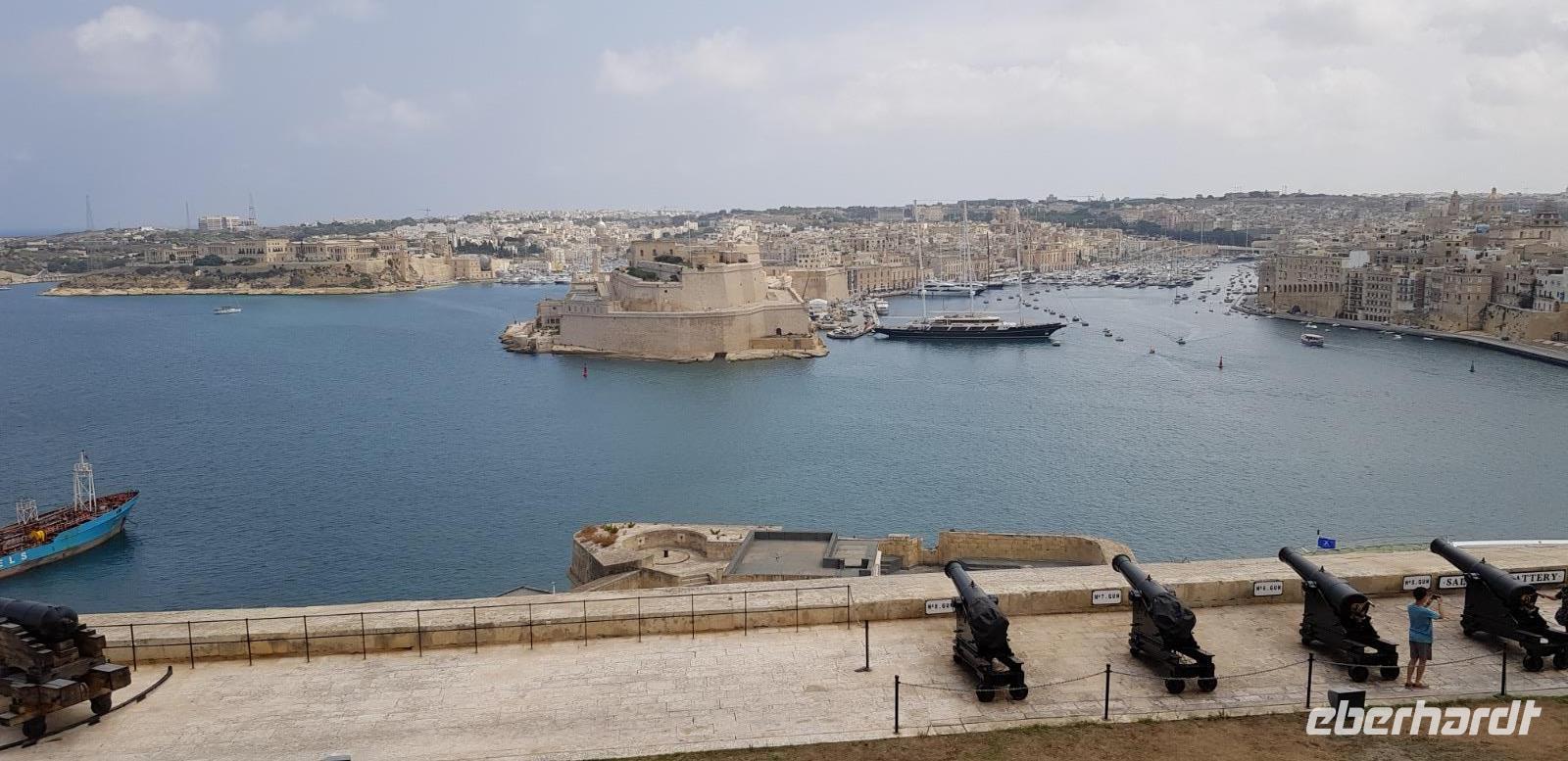 Malta - Valletta - Blick von den Upper Barrakka Gardens auf den Grand Harbour