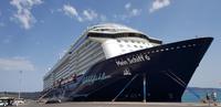 Kreta - Unsere Mein Schiff 6 im Hafen von Chania