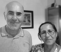 Der Besitzer des Bauernhofes mit Anna, der Reiseleiterin, Malta