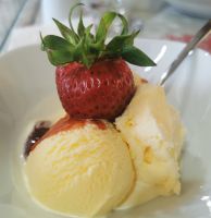 Der krönende Abschluß, Vanilleeis mit Erdbeersauce, Malta