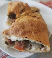 Ftira, gefüllte maltesische Teigtasche, lecker lecker