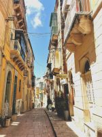Schmale Gasse in Birgu, Malta