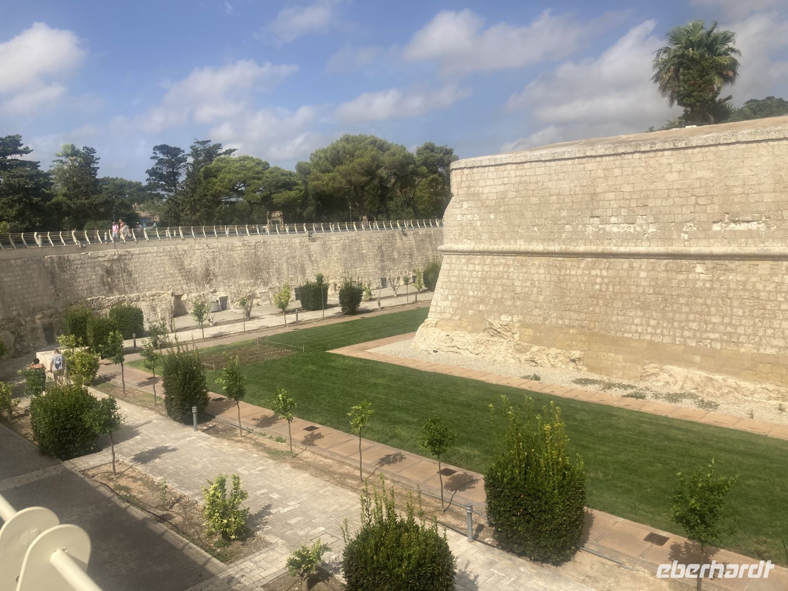 Schutzanzuges und Mdina