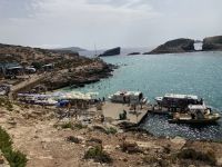 und einen überlaufenen Strand