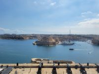 Blick von Upper Barracca Gardens auf 