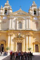 Gruppenfoto vor der Kathedrale von Mdina