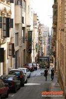 Blick auf eine typ. Treppenstrasse Valettas