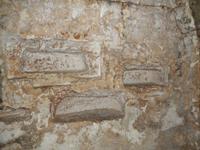 Wandnischen in den St. Pauls Katakomben.