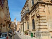 Typische enge Gässchen der stillen Stadt Mdina.
