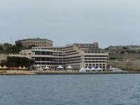 Dieses moderne Hotel hat daher sogar einen eigenen Anlegeplatz für Yachten.