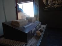 Im Museum an der Hagar Qim konnten wir unter anderem die Härte der verschiedenen Kalksteine testen...