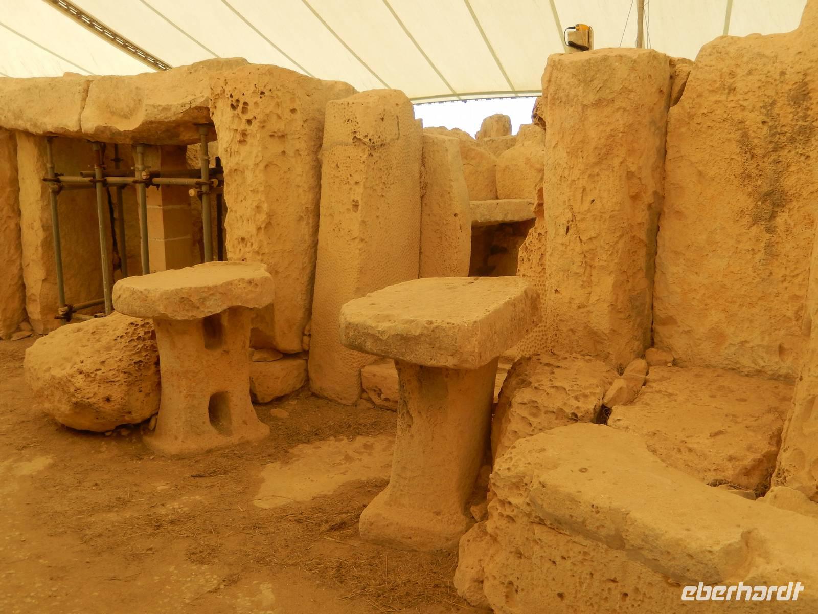 Sogar einige Altäre sind noch erhalten geblieben.