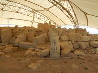 Die Hagar Qim ist zum Schutz vor Verwitterung komplett überdacht worden.