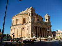 Der Dom von Mosta mit seiner gewaltigen Kuppel von außen.