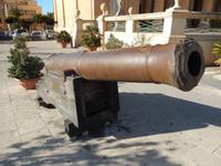 Auch vor dieser Kirche befand sich die obligatorische alte Kanone. Hier allerdings ein Original.