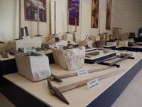 Im Museumsinneren sind verschiedene Utensilien des Kalksteinabbaus ausgestellt.