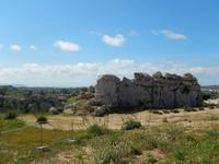 Ihn soll eine Gigantin mit einer Hand erbaut haben. Auf dem anderen Arm trug sie zeitgleich ihren Sohn.