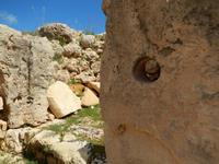 Auch hier die typischen Wandlöcher.