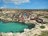 In der Anchor Bay liegt Popeye Village.