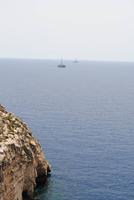 Bohrinseln neben der Blauen Grotte