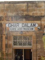 Ghar Dalam Eingang