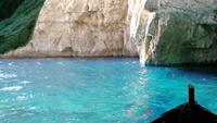 Klares Blaues Wasser an den Grotten
