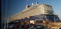Mein Schiff 6 im Hafen von Rhodos