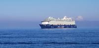 Unser Schiff auf Reede vor Mykonos
