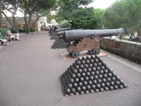 Die Yachten müssen natürlich bewacht werden und auch ...