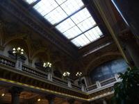 Und noch eines von der gläsernen Deckenkonstruktion.