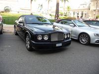 Edle Automobile begegnen einem auf Schritt und Tritt.