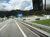 Schließlich taucht vor uns der 6,8 km lange Tunnel des San Berhardino auf....