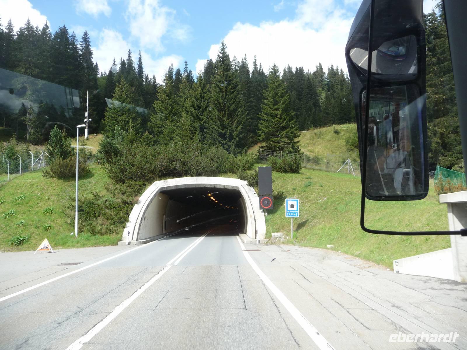 ... und hinein geht's ...