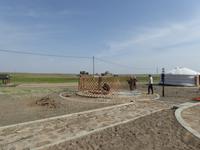 eine Jurte wird aufgebaut