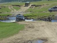 durch Flüsse und Bäche