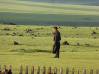 Mongole in typischer Kleidung