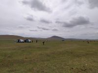 Harmoniepause in der Wüste Gobi (unsere weitere Fajrzeuge: Hyundai Starex)