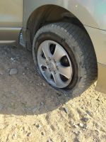 unsere erste Reifenpanne in der Mongolei