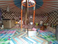 Besuch einer Nomadenfamilie auf dem Weg zur Chongor–Sanddüne