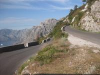 Serpentinenabfahrt vom Lovcen in die Bucht von Kotor