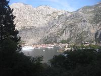 Die steilen Felswände bei Kotor