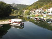 Der gleichnamige Ort am Rijeka Crnojevica