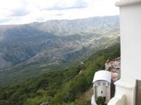 Blick vom Kloster Ostrog in das Tal