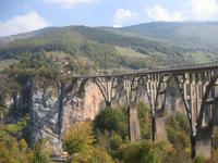 Die Brücke über die Tara