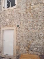 An Hand der Zahlen wurden die Häuser Stein für Stein aufgebaut