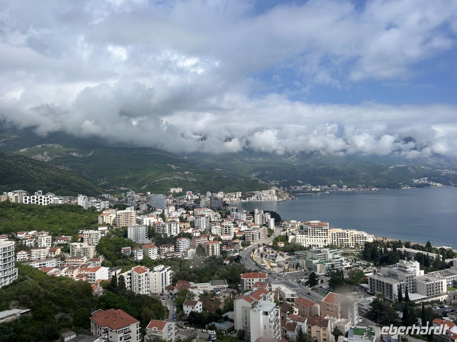 Von oben nähern wir uns dem Ziel 