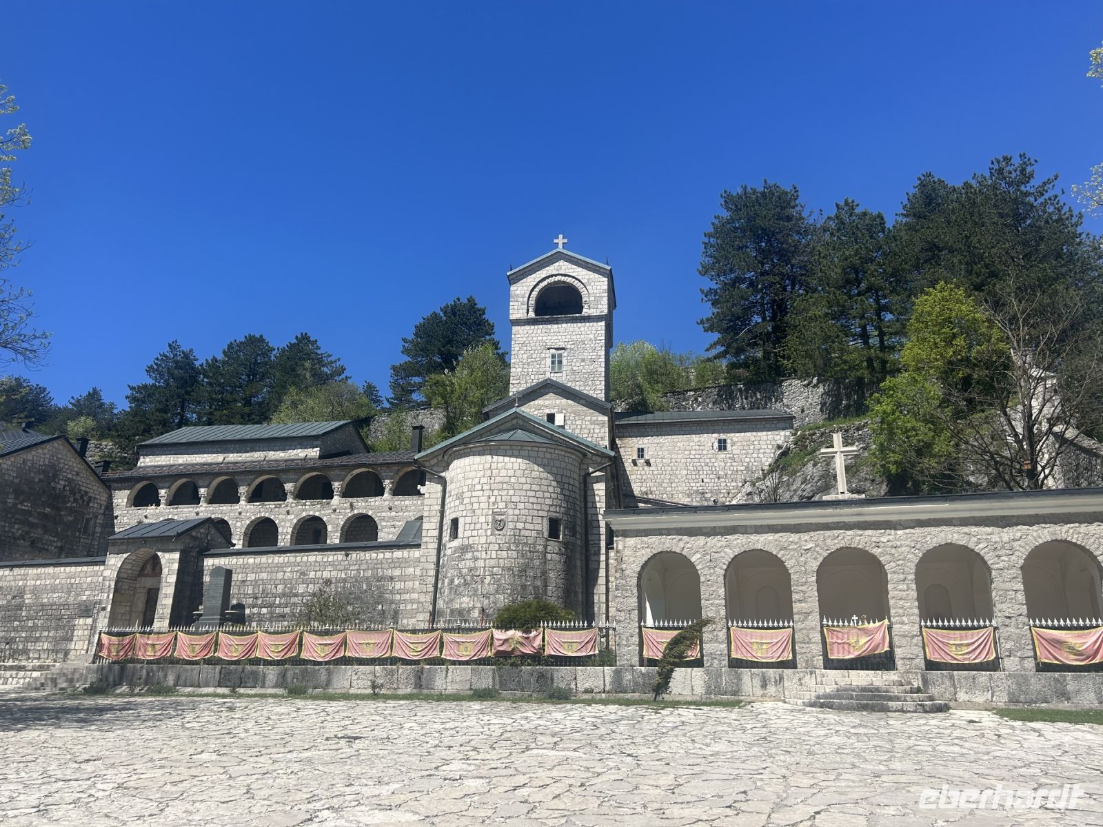 Auch ein prächtige Kloster gibt es