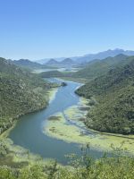Er mündet in den Skutariesee 
