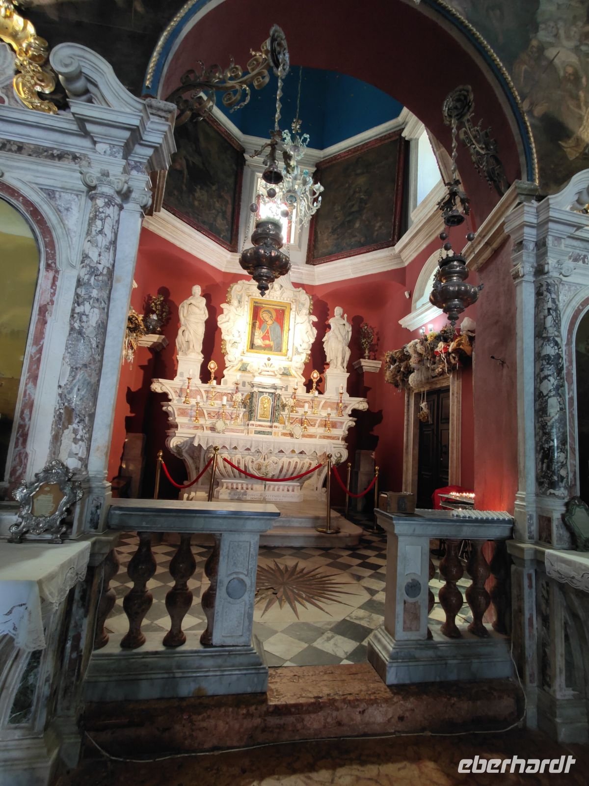 ..... und die Kapelle auf dem Insel  &ndash; &copy;  (Eberhardt TRAVEL)